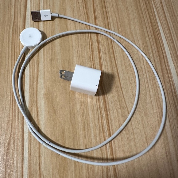 Apple Watch Series 3 + Bands + Charger - Picture 7 of 12